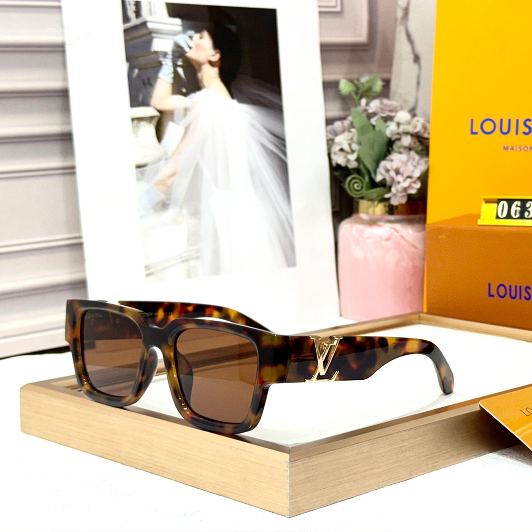 Alternative view of Luxury Designer 0637 Sunglasses Wayfarers