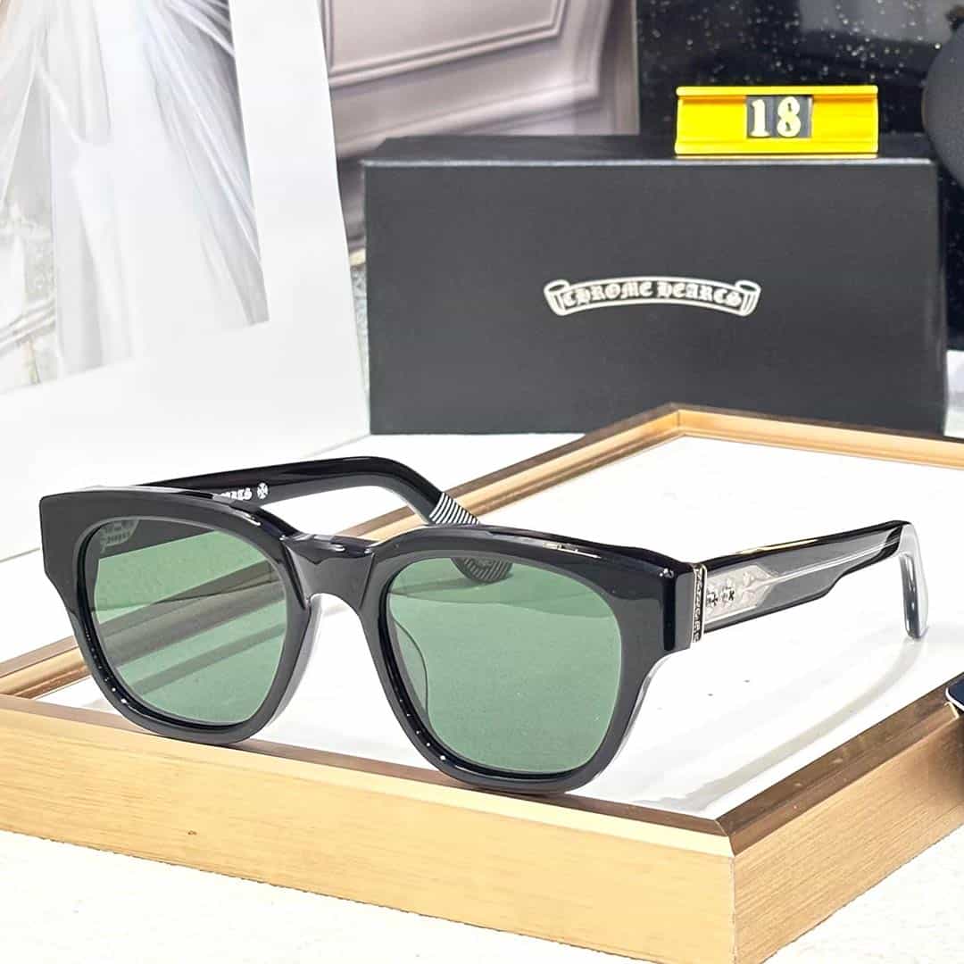 Alternative view of CHRM HRTS Luxury Premium 18 Wayfarers